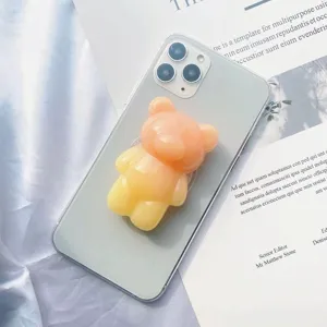 Lindo soporte para teléfono de oso 3D con degradado naranja y amarillo