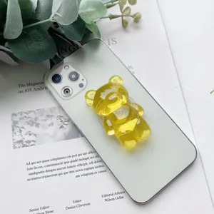 Vista dettagliata di un supporto per telefono pieghevole a forma di orsetto giallo