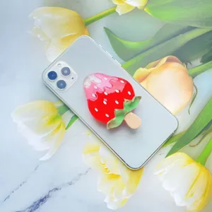 Gedetailleerde weergave van een schattige hars aardbei ijsje telefoonhouder op mobiel