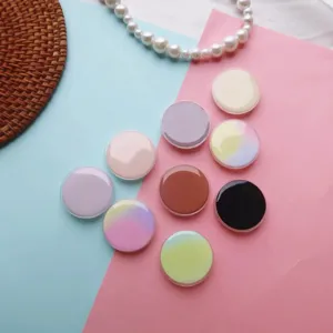Gedetailleerde weergave van ronde telefoonhouders van epoxyhars in diverse zachte macaronkleuren