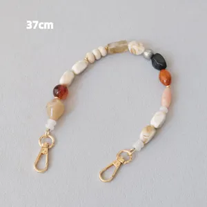 Bandoulière chaîne en perles acryliques colorées de 37 cm avec fermoirs mousquetons dorés