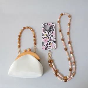 Chaîne de téléphone bandoulière en perles acryliques caramel avec fermoirs dorés en métal
