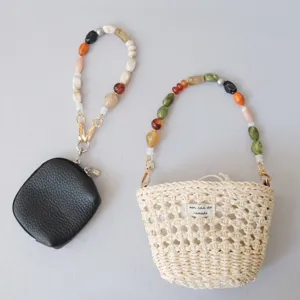 Bandoulière décorative en perles acryliques pour sacs à main, montrée en panier et cuir