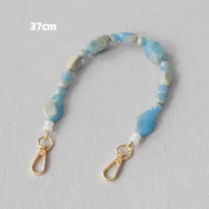 Tracolla in perline acriliche marmo blu e bianco con clip dorate, 37cm