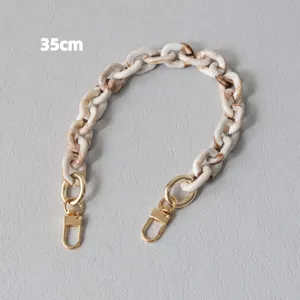 Catena in resina marmorizzata beige con chiusure dorate, lunghezza 35 cm per borse.