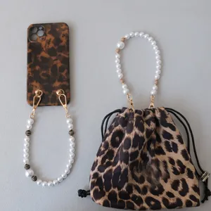 Borsa leopardata con coulisse e cover per telefono tartarugata con catene di perle