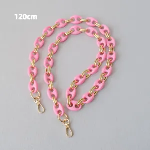 Detail van 120 cm roze mat acryl en goudkleurige varkensneusketting voor tassen en mobiel