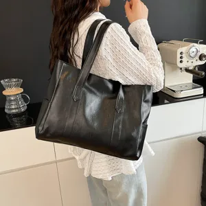 Borsa tote vintage nera in pelle sintetica capiente per ufficio e stile