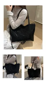 Dettagli della borsa tote nera vintage in maglia con frange mostrata da tre diverse angolazioni