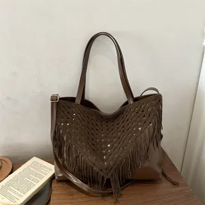 Borsa tote vintage marrone con uncinetto fatto a mano e dettagli di frange
