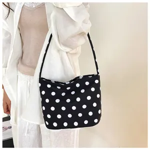 Bolso de hombro informal con lunares blancos y negros para mujer con modelo