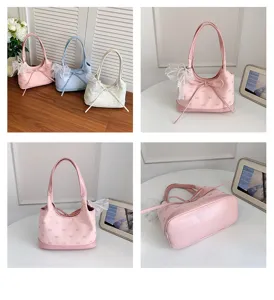 Dettagli multi-angolo di una borsa a tracolla rosa con motivo a fiocco e ciondolo