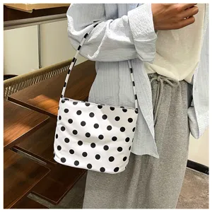 Bolso de hombro casual de lona blanca con elegantes lunares negros para mujer