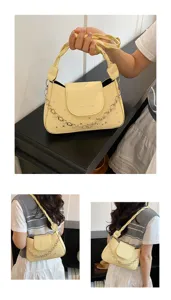Sac bandoulière jaune chic avec motifs d'étoiles et chaîne florale décorative