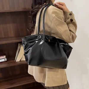 Élégant grand sac cabas noir pour femme, parfait pour le quotidien et l'épaule