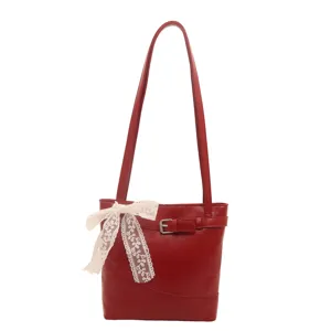 Elegante borsa a secchiello rossa in pelle con grande capacità e fiocco in pizzo