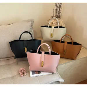 Grupo de elegantes bolsos bombonera de cuero granulado en cuatro colores con cierre.