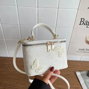 Elegante borsa a scatola in pizzo bianco con ricamo a farfalla