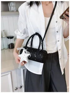 Sac bandoulière cylindrique noir élégant avec étoiles d'argent et charme d'étoile blanc