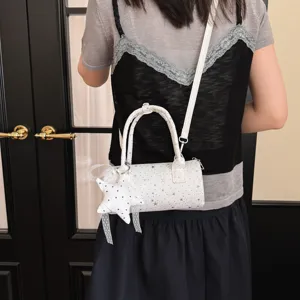 Sac polochon blanc à motifs d'étoiles argentées avec pendentif étoile en peluche chic