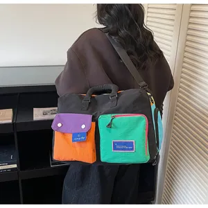 Bolsa de viaje de lona colorida con múltiples bolsillos y correa para gimnasio y viajes.