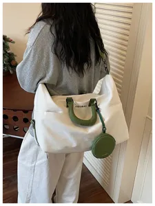 Large capacity travel duffel bag for women, lightweight canvas weekender bag with pouch.