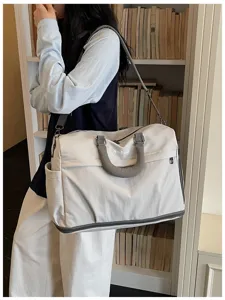 Großes Reise-Duffle-Bag Detail, erweiterbare Sporttasche für Fitness, Reisen und Kurztrips im Alltag.