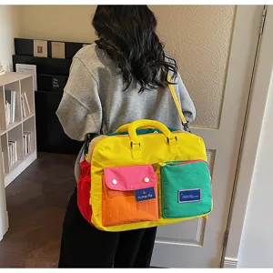 Bolsa de viaje colorida con múltiples bolsillos para mujer, bolso de fin de semana ligero.