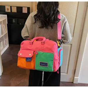 Bolsa de viaje colorida con múltiples bolsillos, bolso de deporte y equipaje estilo dopamina.