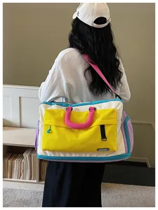 Borsa da viaggio fitness colorblock espandibile con scomparti multipli per yoga e sport.