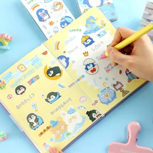 Leuke cartoon notitieboek en sticker set voor kinderen DIY journaling en creatief plezier.