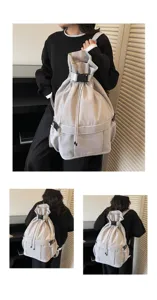 Detailansicht des hellgrauen Kordelzug-Rucksacks, inklusive Netztasche und Schnalle.