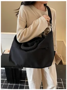 Casual black travel shoulder bag detail view, large capacity canvas weekender luggage close up
