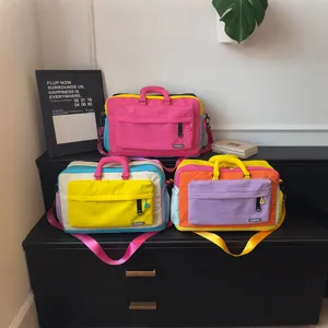 Borsa da viaggio fitness espandibile colorata, borsa sportiva versatile per ogni viaggio.