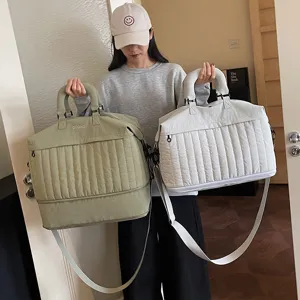 Grand sac de voyage femme avec separation humide et seche, sac weekend extensible grand.