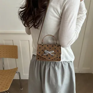 Élégant sac à main marron à pois avec nœud scintillant porté en bandoulière pour femme