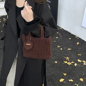 Sac à Main en Fil Tissé à la Main Simple Urbain pour Femmes Sac Cabas en Tricot Couleur Unie Avec Pendentif Coeur Sac au Crochet