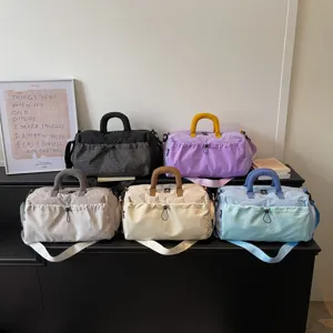 Bolsa de viaje casual de gran capacidad bolsa de deporte ligera con varios bolsillos.