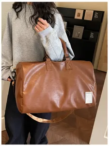 Stilvolle Reisetasche aus weichem Leder für Damen und Herren, ideal für Pendeln und Outdoor-Sport.