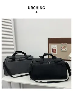 Grand sac de voyage de sport pour homme, sac polochon léger et fourre-tout étanche pour fitness.