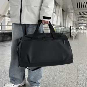 Grand sac de voyage capacite pour hommes, sac de sport et de fitness leger et pratique.