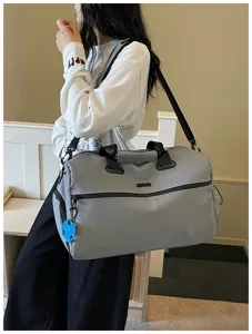 Grand sac de voyage gris de grande capacité, sac de sport léger pour vos déplacements.