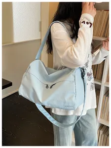 Lightweight large capacity travel duffel bag for short trips and gym fitness storage.