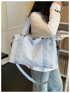 Large capacity travel duffel bag, lightweight portable gym luggage storage bag with star pattern.
