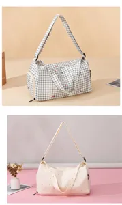 Casual plaid travel bag with large capacity, lightweight and portable duffel bag for storage.