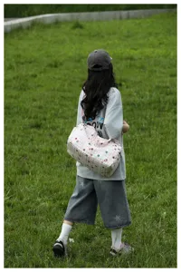 Casual plaid travel duffel bag with colorful star prints, large capacity portable luggage bag.