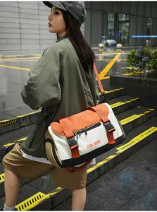 Unisex Reise Fitness Umhängetasche, stylische Farbtblock Sporttasche für den Alltag.