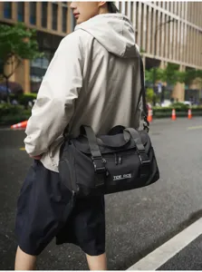 Schwarze Sport-Reisetasche im Detail, Umhängetasche für Fitness, Reisen und Alltag
