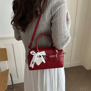 Damen Pendler Handtasche Mode PU Leder Bowling Tasche Mit Perle Spitze Schleife Anhänger Verstellbarer Gurt Handtasche