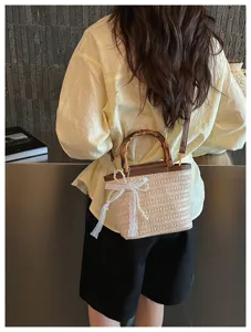 Sommer-Stroh-Eimertasche mit Bambusgriff und Spitzenbogendetail für Damen